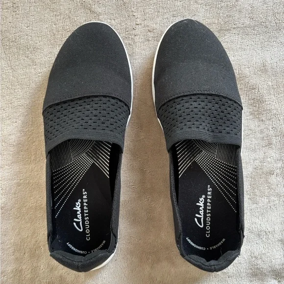 CLARKS cloudsteppers women’s slip ons Size 7 - Picture 3 of 4